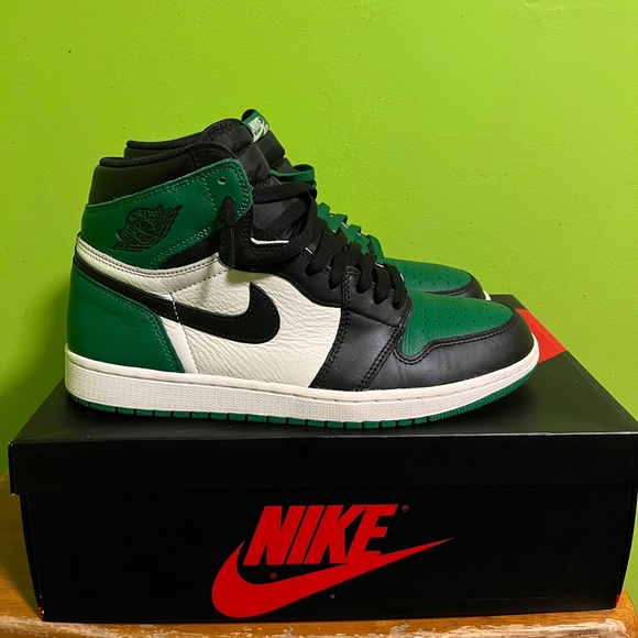 Air Jordan 1 Retro High OG - Picture 1 of 5